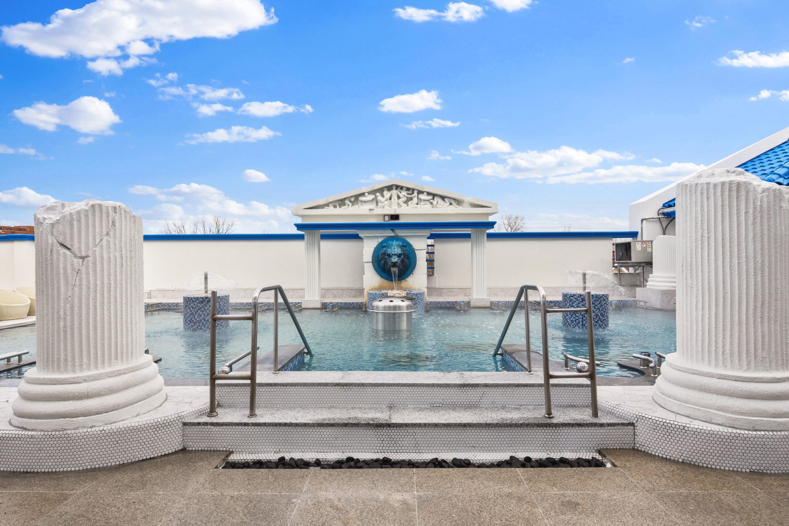 middle of the Seated Medi Spa Pool, showcasing the steps to enter the pool